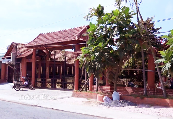 choang: ngoi nha tien ty lam tu dat set nung doc nhat o mien tay hinh anh 1