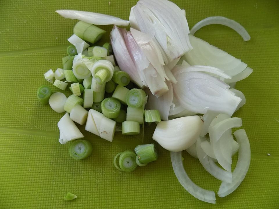 ranh roi lam cha ca thom lung, cuon voi rau song cu goi la