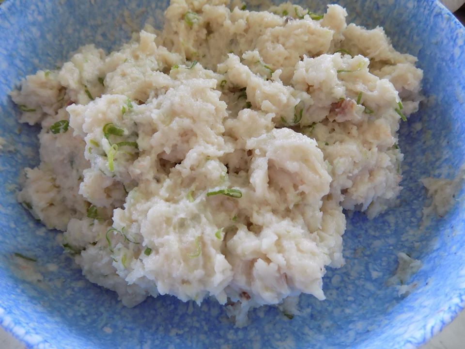 ranh roi lam cha ca thom lung, cuon voi rau song cu goi la