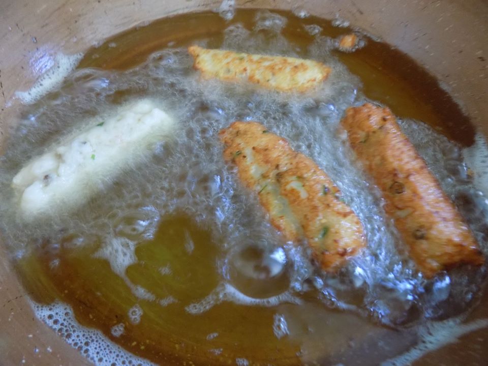 ranh roi lam cha ca thom lung, cuon voi rau song cu goi la