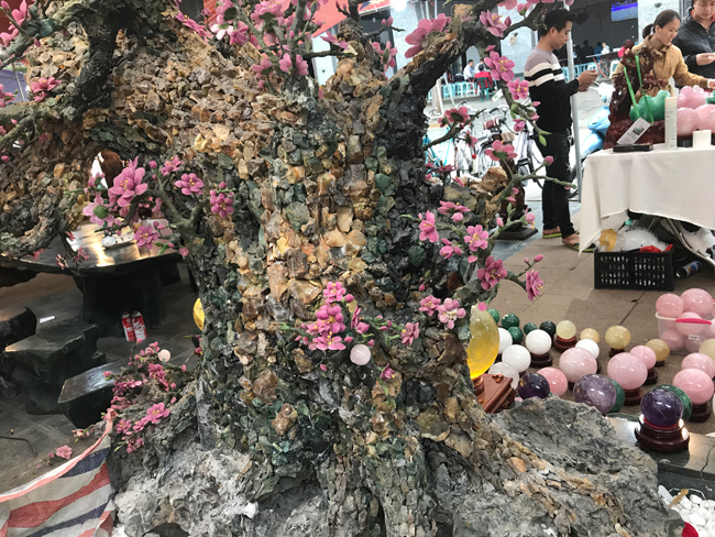 gom da quy ket thanh cay dao nang 2 tan, co tien cung kho mua hinh anh 14