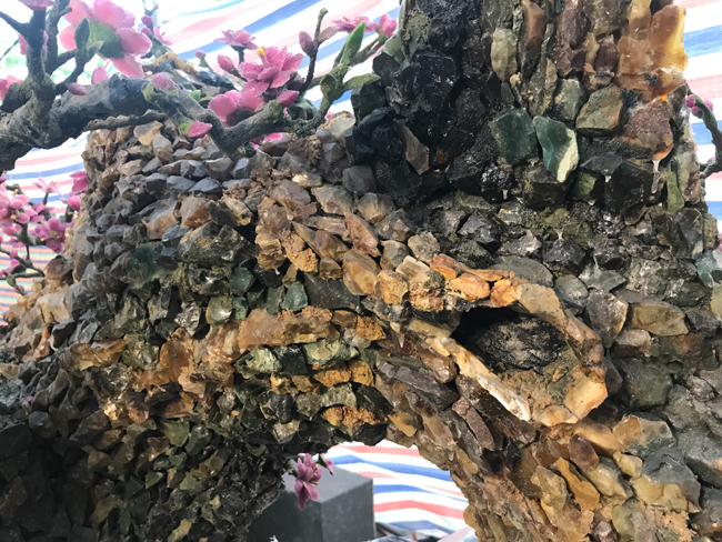 gom da quy ket thanh cay dao nang 2 tan, co tien cung kho mua hinh anh 9