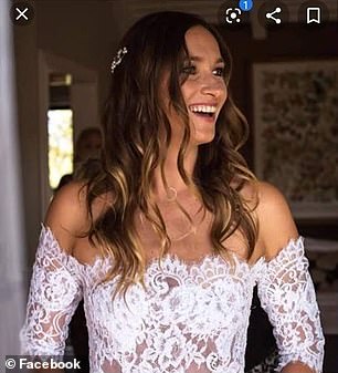 chong dep trai ngoi ngoi, co giao van len giuong voi 5 nam sinh hinh anh 3