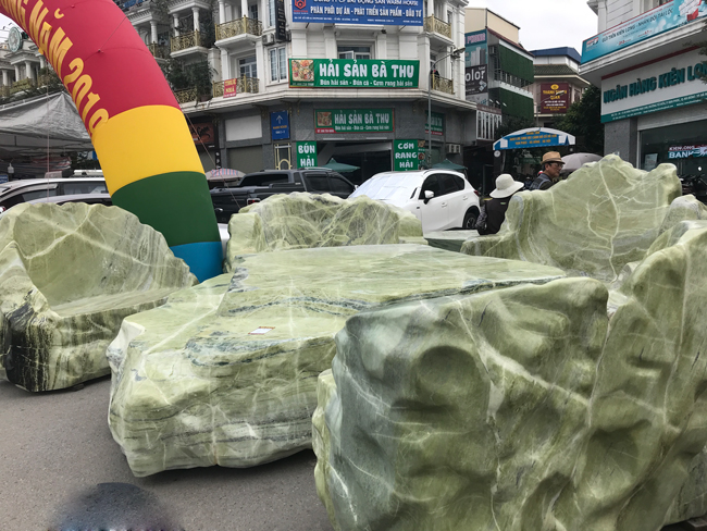 chiem nguong bo ban ghe bang ngoc nang 25 tan, co gia gan 3 ty dong hinh anh 15