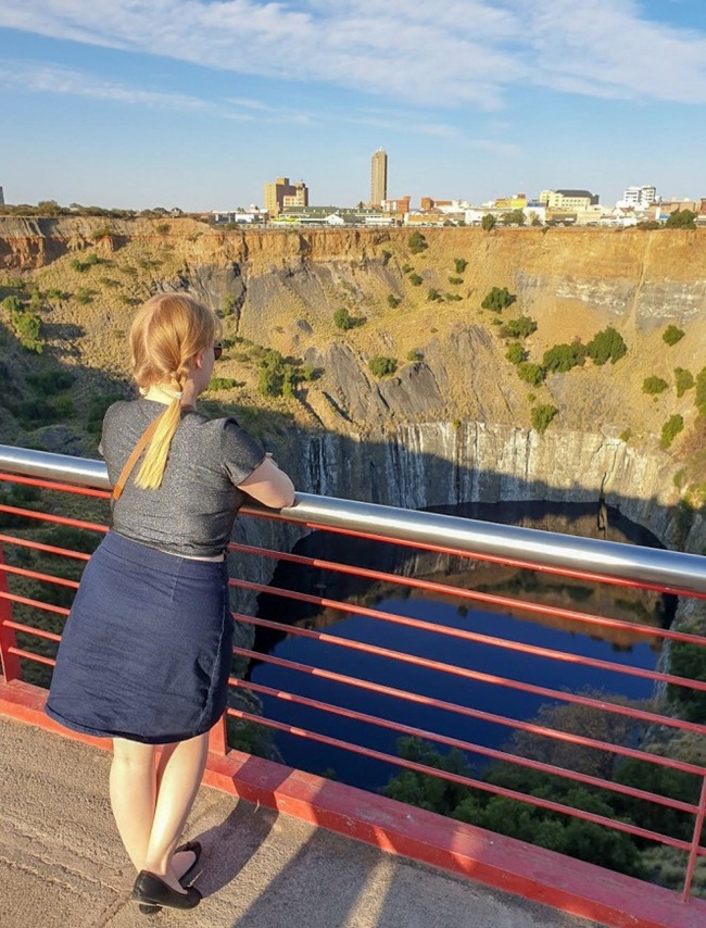 mua manh dat tuong chang co gi, 2 anh em choang vi ca