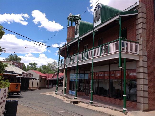 mua manh dat tuong chang co gi, 2 anh em choang vi ca