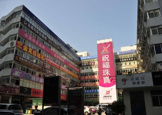 noi nhin dau cung thay vang, dan cam tui dung vang di ngoai duong nhu di cho hinh anh 10