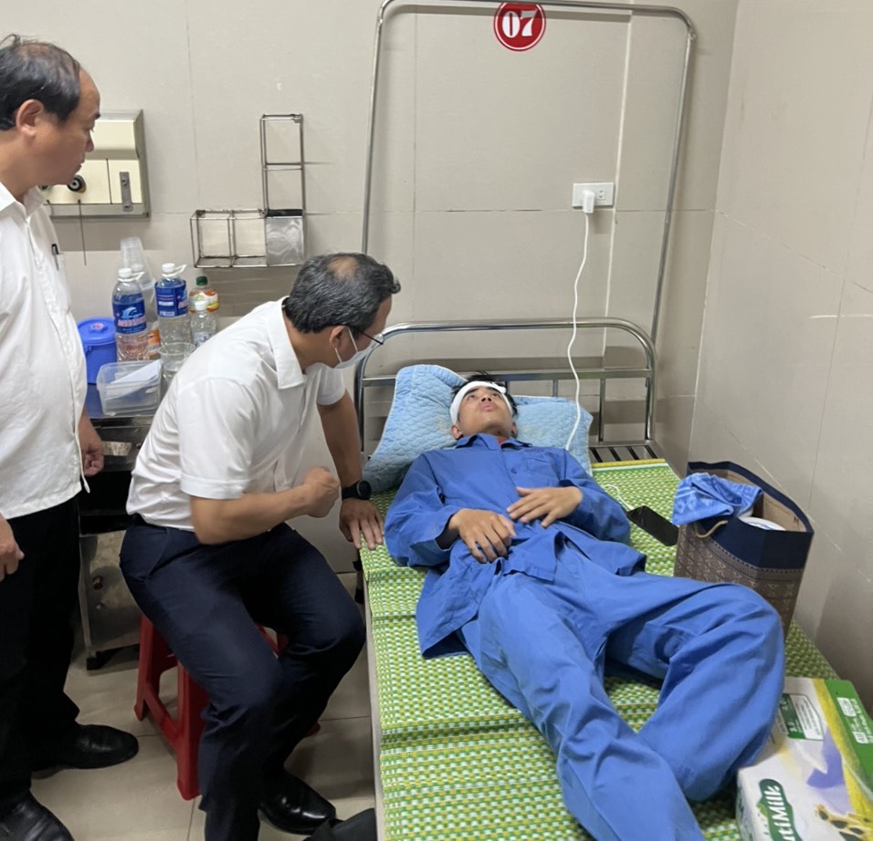 Lời kể nhân chứng vụ xe khách lật nghiêng trên QL1A khiến 9 người thương vong - Ảnh 2.