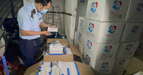 Thu giữ 60.000 kit test COVID-19, 80.000 viên Liên hoa thanh ôn chuyển từ nước ngoài về