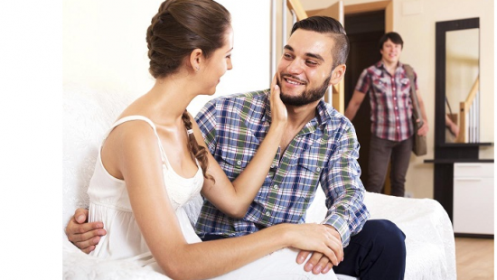 Vợ ngoại tình vì chồng không chịu... nói chuyện