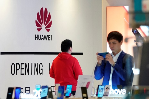 Mỹ gia hạn nhưng chưa dỡ bỏ lệnh cấm đối với Huawei