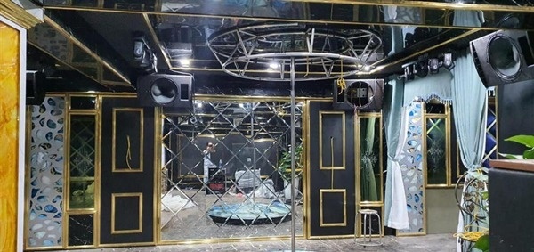Việt Anh đầu tư xây phòng hát karaoke và quầy bar 'xịn xò' trong nhà mới