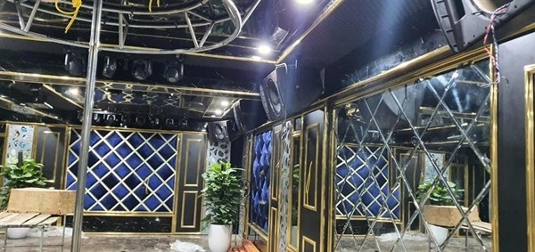 Việt Anh đầu tư xây phòng hát karaoke và quầy bar 'xịn xò' trong nhà mới
