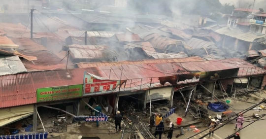 Cháy chợ huyện Quản Bạ ngày cuối năm, thiệt hại hàng chục tỷ đồng