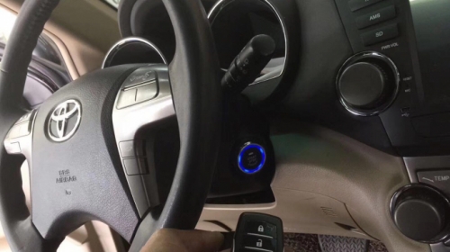 'Bí kíp' mở cửa xe khi chìa khóa thông minh hết pin