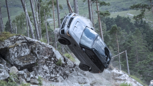 Hé lộ những cảnh nhào lộn của Range Rover Sport SVR trong Điệp viên 007