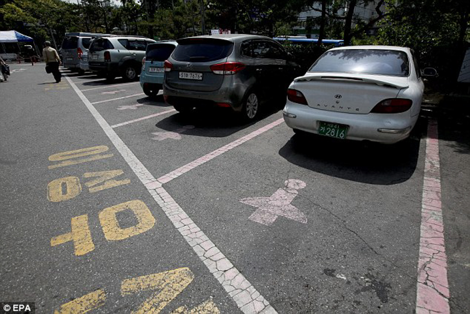 Liệu có nên có chỗ đậu xe riêng dành riêng cho phụ nữ - và sơn màu hồng??? - ảnh 3