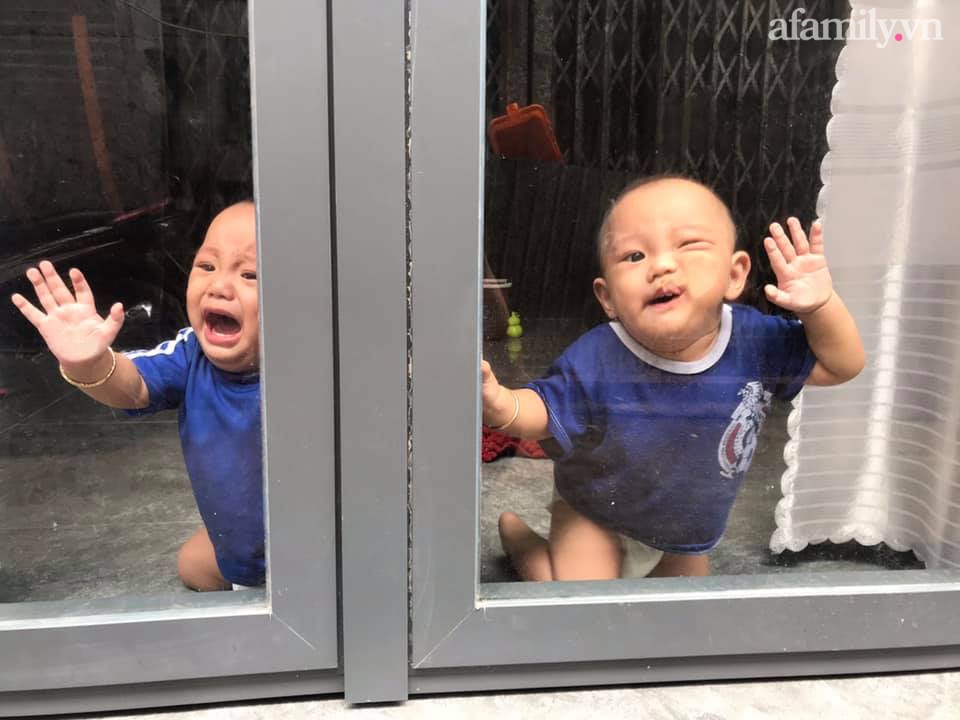Nhờ chồng trông con để ra ngoài, mẹ trẻ quay về thấy 2 bé khóc ầm ĩ ở cửa, nhìn vào trong nhà thì "hạn hán lời" - Ảnh 1. Nhờ chồng trông con để ra ngoài, mẹ trẻ quay về thấy 2 bé khóc ầm ĩ ở cửa, nhìn vào trong nhà thì "hạn hán lời" - Ảnh 1.
