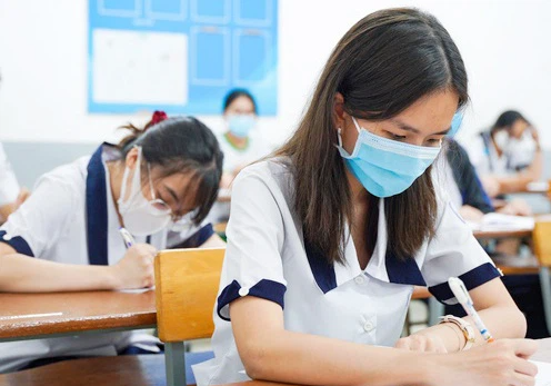 Vào thả nhẹ một bình luận an ủi các em 2k3 thi trượt nhưng câu tiếp theo của