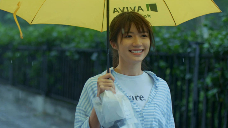 Ngoài hai cô chị, con gái út bà Nga bán bún riêu trong