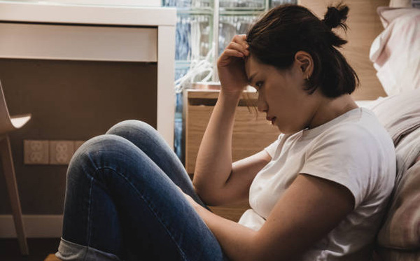 Hùng hổ đi đánh ghen với em chồng, tôi sốc tận óc khi thấy một người cũng có mặt ở đó