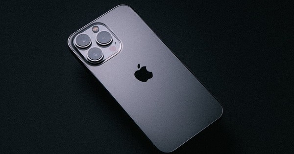 Apple bị phạt 43 tỷ đồng vì bán iPhone 13 không kèm bộ sạc