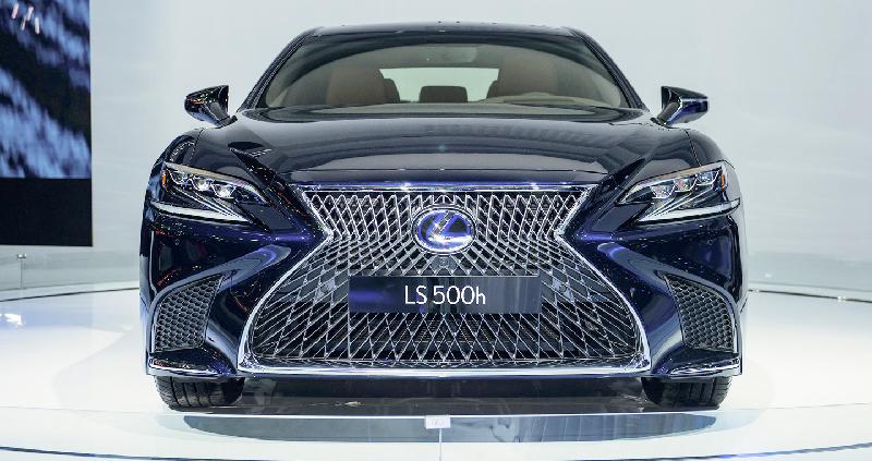 Xe sang Lexus LS500 bán tại Việt Nam bị lỗi lốp Run-Flat