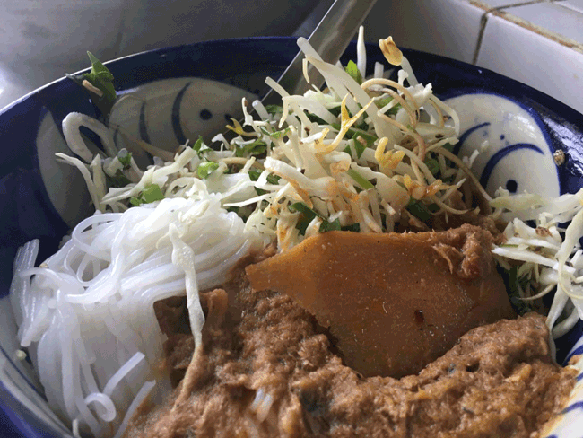 20 mon an an tuong nhat dinh phai thu khi den lao hinh anh 16