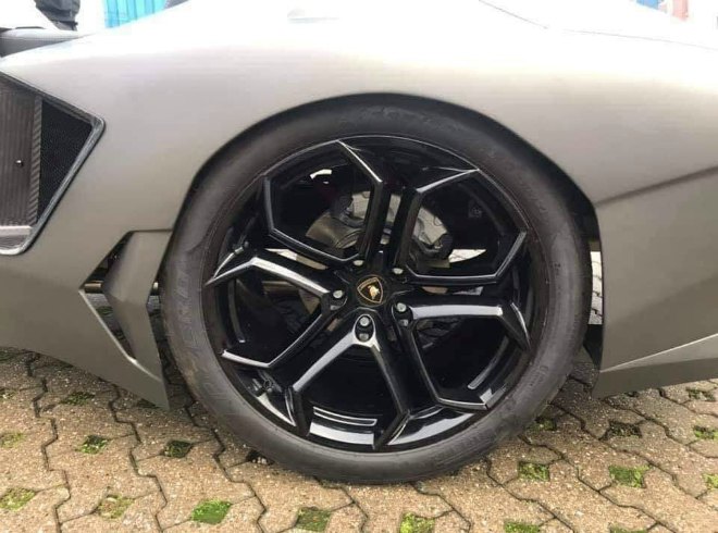 soc: moto dau “khung long”, duoi lamborghini gay sot dan mang viet hinh anh 5