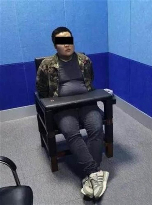 3 nam yeu qua mang, chang trai muon nhay lau tu tu khi dien kien nguoi trong mong hinh anh 2