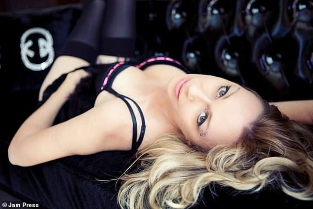 co giao 45 tuoi khoe duoc dai gia bao nuoi, cho 70 trieu/thang tieu vat hinh anh 3