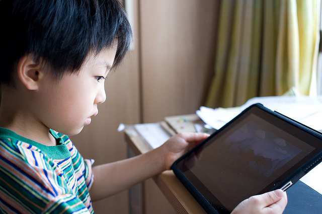 Nếu biết sự thật này, liệu bạn có dám cho con mình dùng iPhone, iPad?