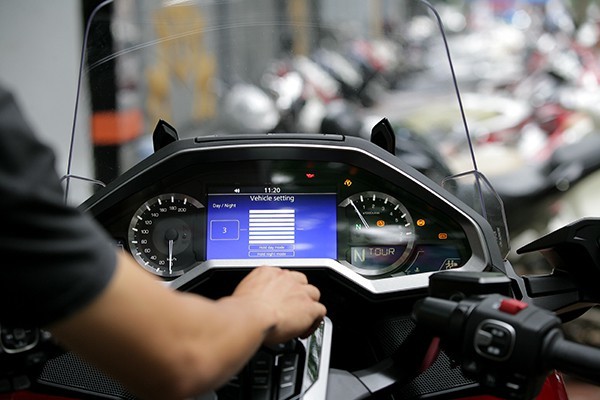 Cận cảnh chiếc mô tô khủng giá 1,2 tỷ xuất hiện đầu tiên tại Hà Nội