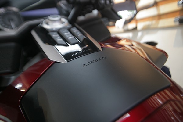 Cận cảnh chiếc mô tô khủng giá 1,2 tỷ xuất hiện đầu tiên tại Hà Nội