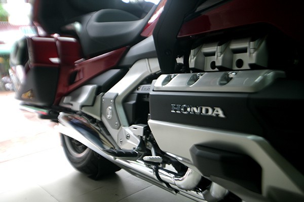 Cận cảnh chiếc mô tô khủng giá 1,2 tỷ xuất hiện đầu tiên tại Hà Nội