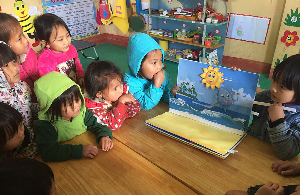 Cô giáo đưa sách 3D, kết nối lớp học quốc tế...lên non