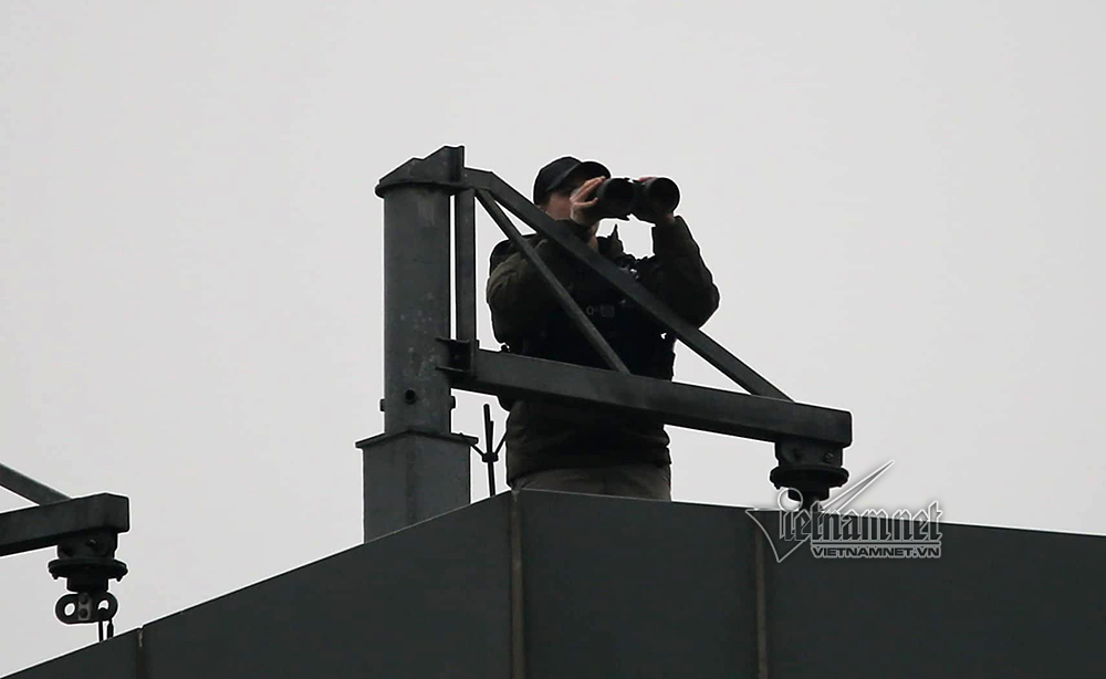 Lính bắn tỉa Mỹ kiểm soát điểm cao nơi ở của Tổng thống Trump