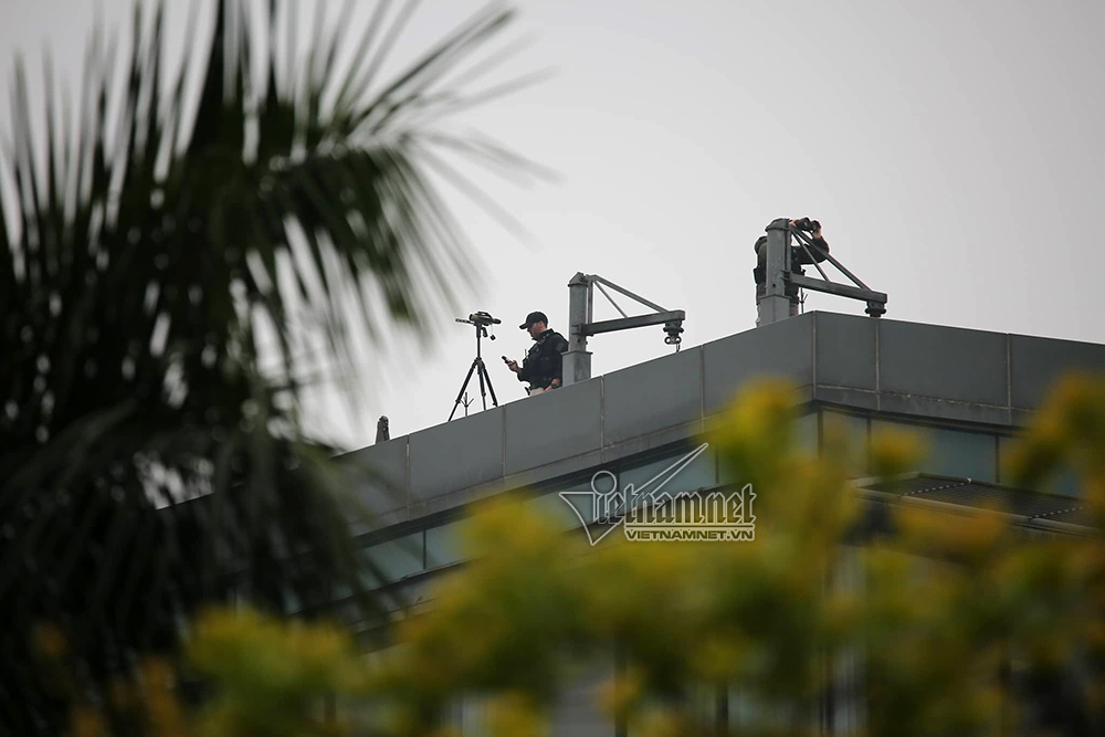 Lính bắn tỉa Mỹ kiểm soát điểm cao nơi ở của Tổng thống Trump