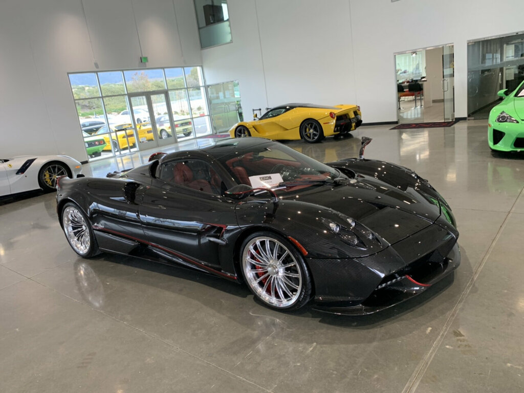 Siêu xe mui trần Pagani Huayra cũ được rao giá 84 tỷ