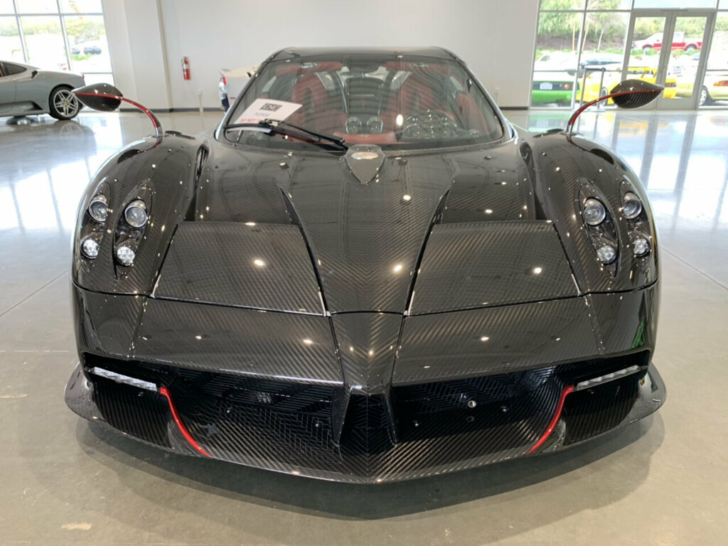 Siêu xe mui trần Pagani Huayra cũ được rao giá 84 tỷ