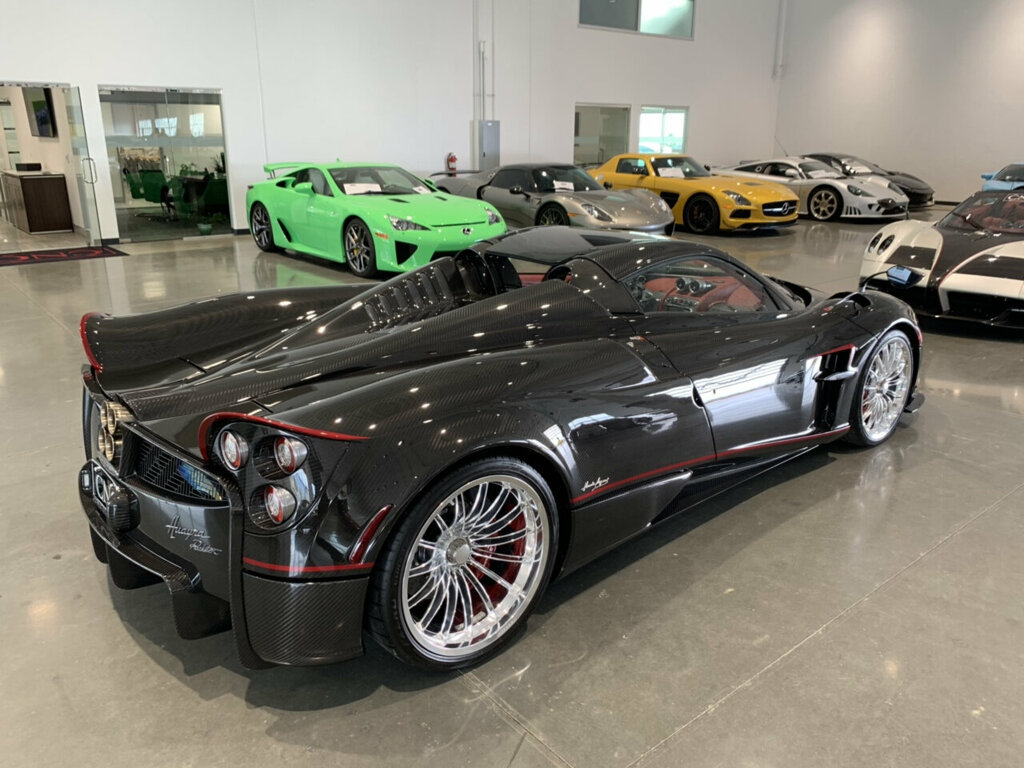 Siêu xe mui trần Pagani Huayra cũ được rao giá 84 tỷ