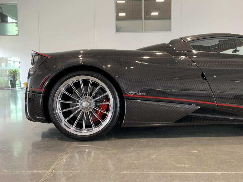 Siêu xe mui trần Pagani Huayra cũ được rao giá 84 tỷ