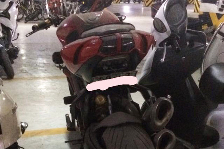 Siêu môtô Ducati hơn nửa tỷ bị bỏ xó ở Hà Nội