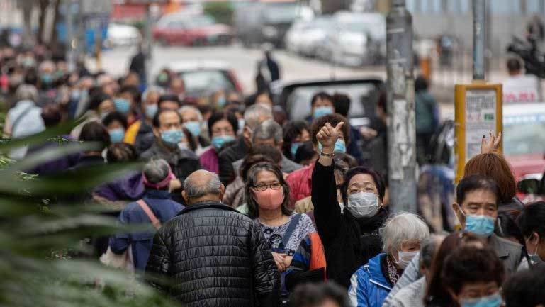 Hình ảnh dân châu Á xếp hàng dài 'miên man' mua khẩu trang