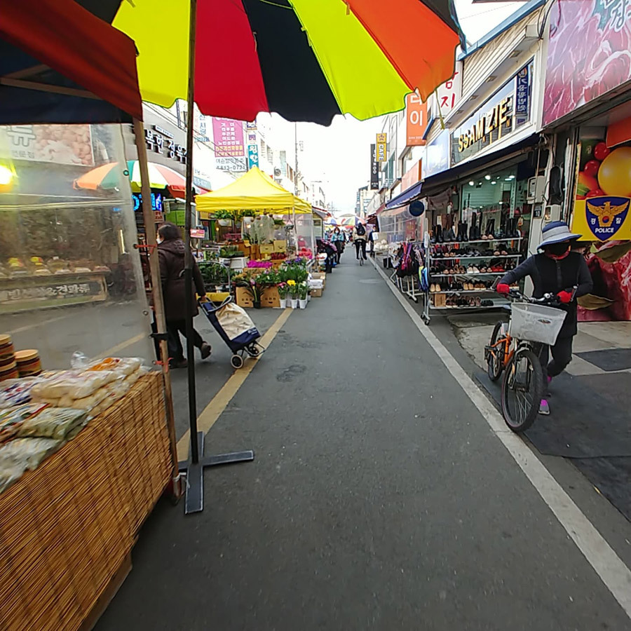 Du học sinh Việt ở tâm dịch Hàn Quốc: ‘Bạn bè em đặt vé về hết rồi’