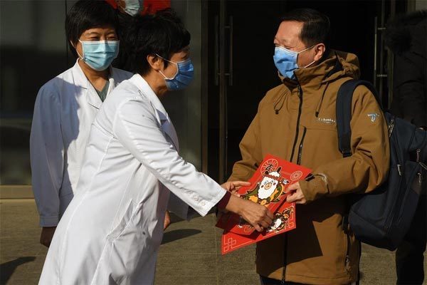 Cuộc chiến chống 'ác quỷ' Covid-19 qua lời kể bác sĩ nổi tiếng