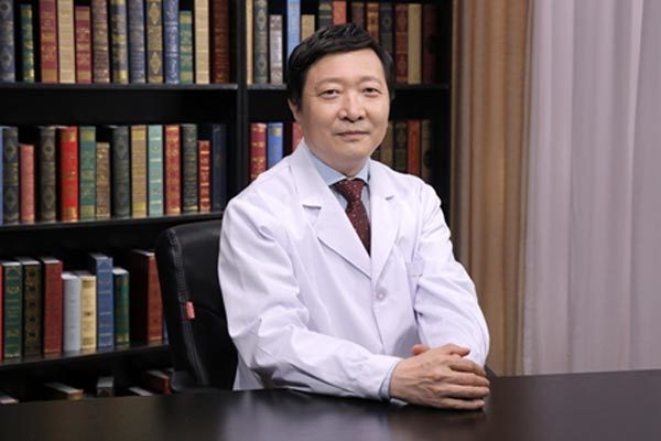 Cuộc chiến chống 'ác quỷ' Covid-19 qua lời kể bác sĩ nổi tiếng