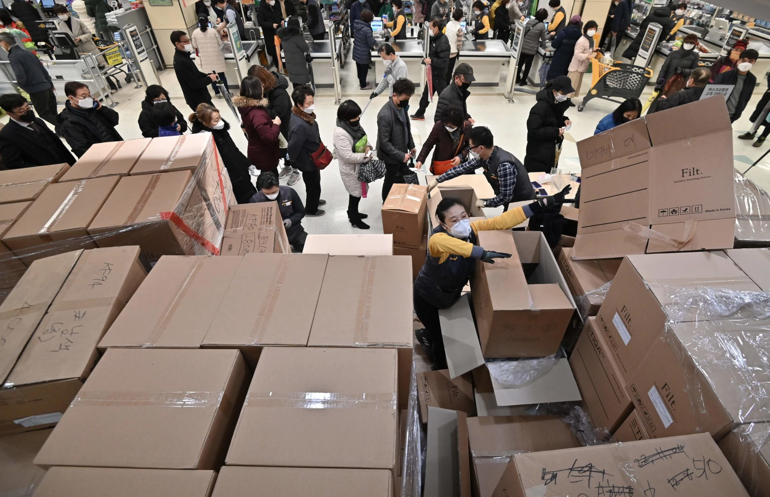 Người dân Daegu níu giữ sự 'bình thường' giữa bão dịch Covid-19