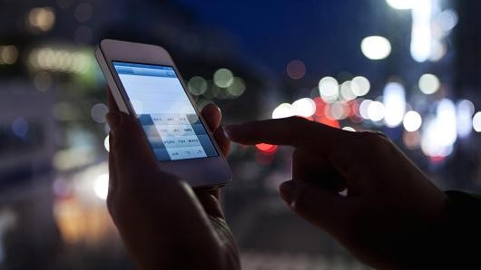 Pháp: Cấm nhân viên nhận email công việc sau 6 giờ chiều