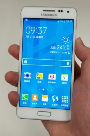 Samsung Galaxy Alpha kim loại